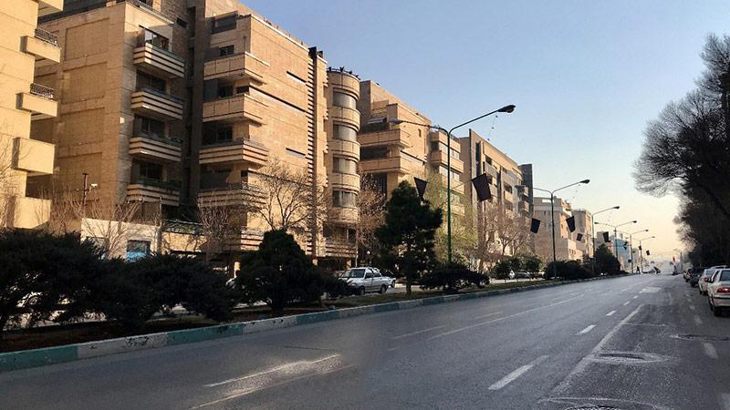 نمای خیابان شیخ صدوق اصفهان و ساختمانهای مسکونی این محله